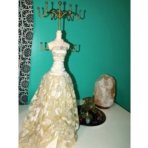 VINTAGE JEWELRY holder